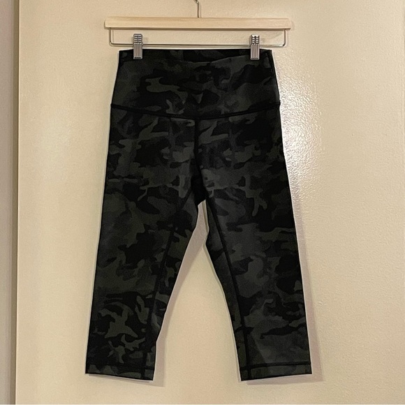 LULULEMON ATHLETICA Wunder Under High Rise Tight in Camo Gator Green - Picture 6 of 9